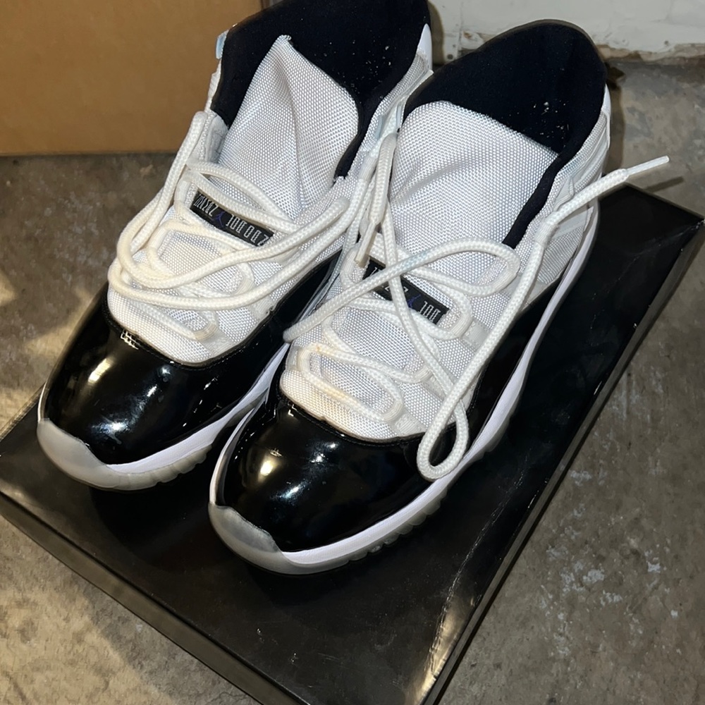 Air Jordan 11 Concord